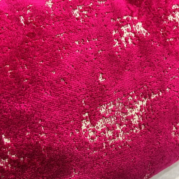 #31–Accent pillow - Picture 5 of 7